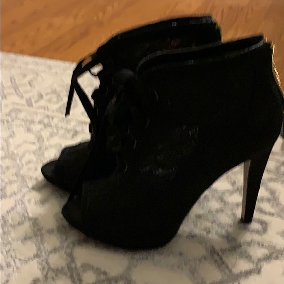 Lace like booties - Picture 2 of 5